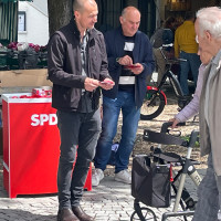 Jörn Seinsch, Kandidat für das Europäischen Parlament, und Gregor Lang